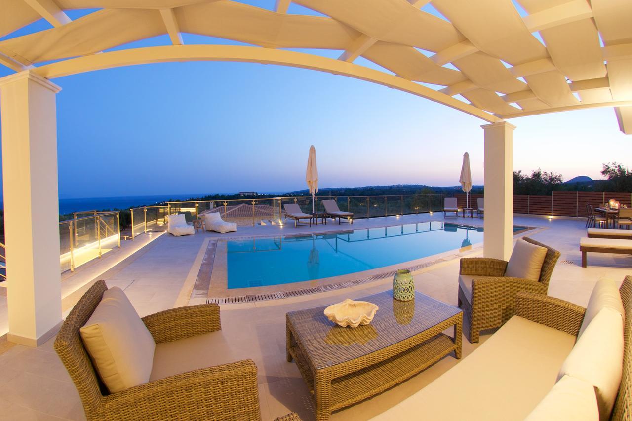 Villa Ion Pangea Villas ตราเปซากิ ภายนอก รูปภาพ